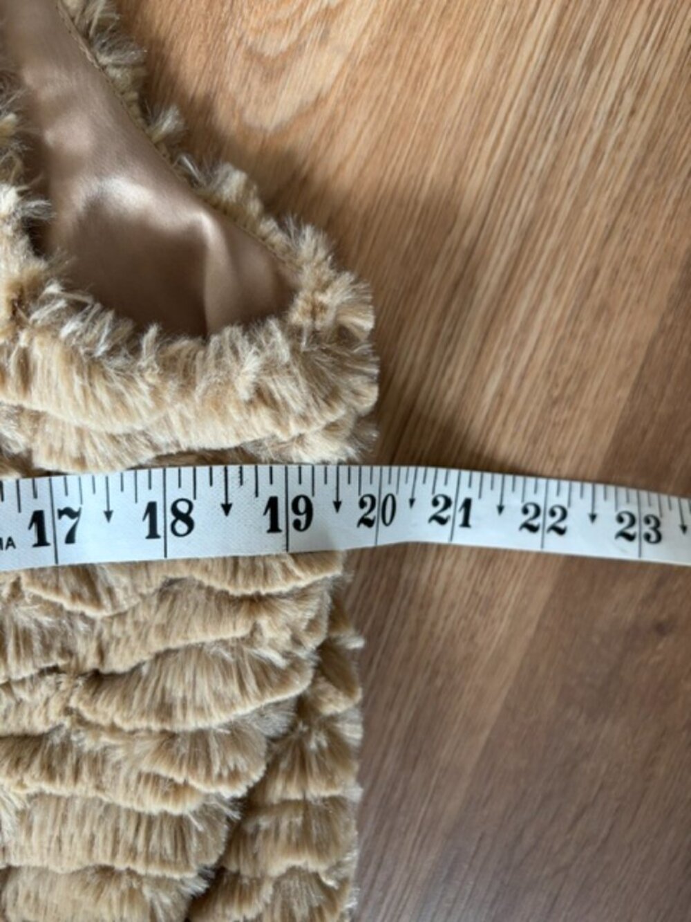 Mixit Tan Faux Fur Vest Hook and Eye Closure EUC S/M - Picture 4 of 6